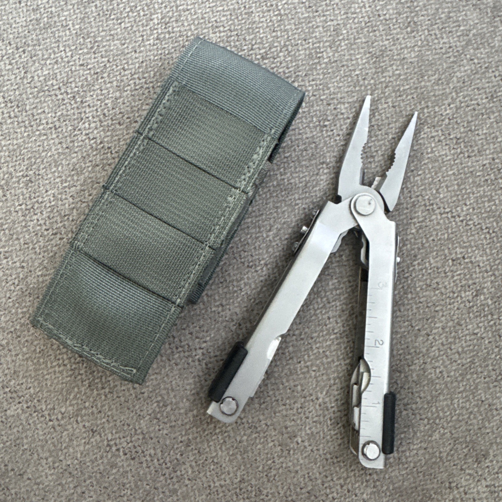 Gerber Multi-Tool MP 600 Silver & Camo carrying case Needle Nose