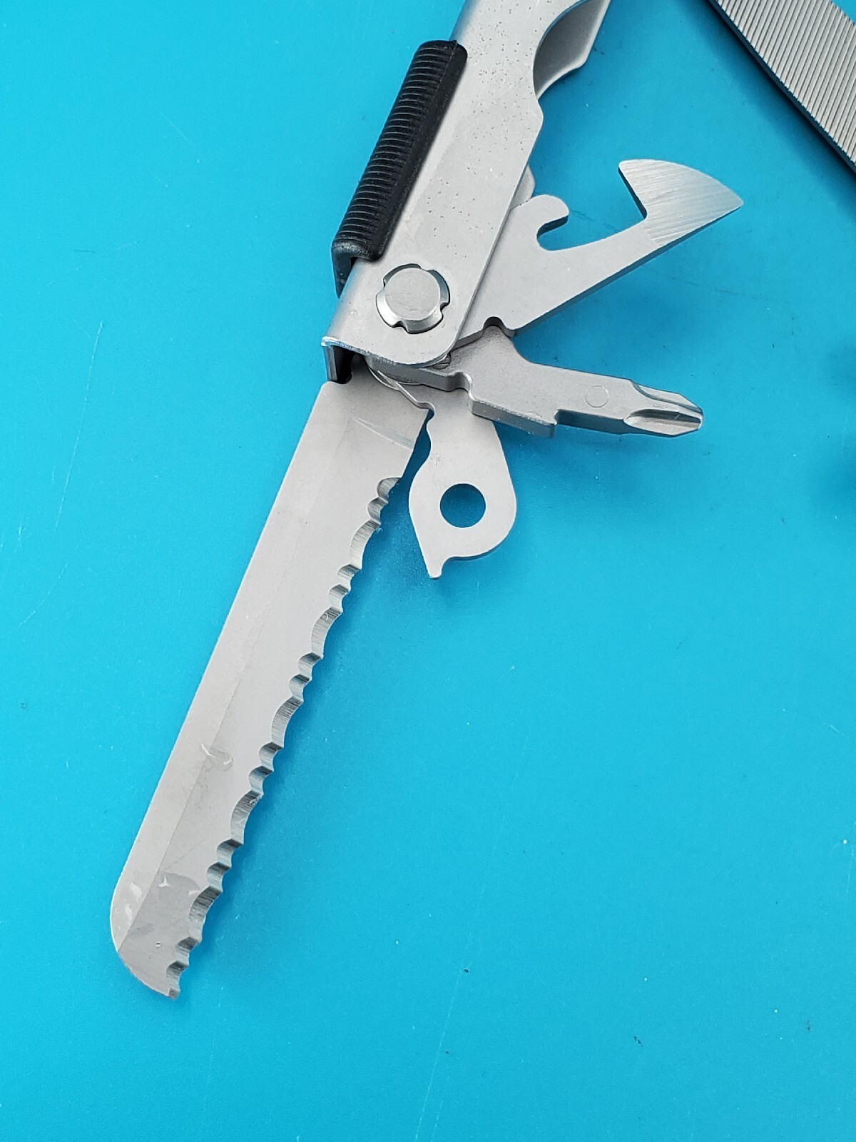 Gerber MP600 Silver Multi-Tool Needle Nose Pliers!