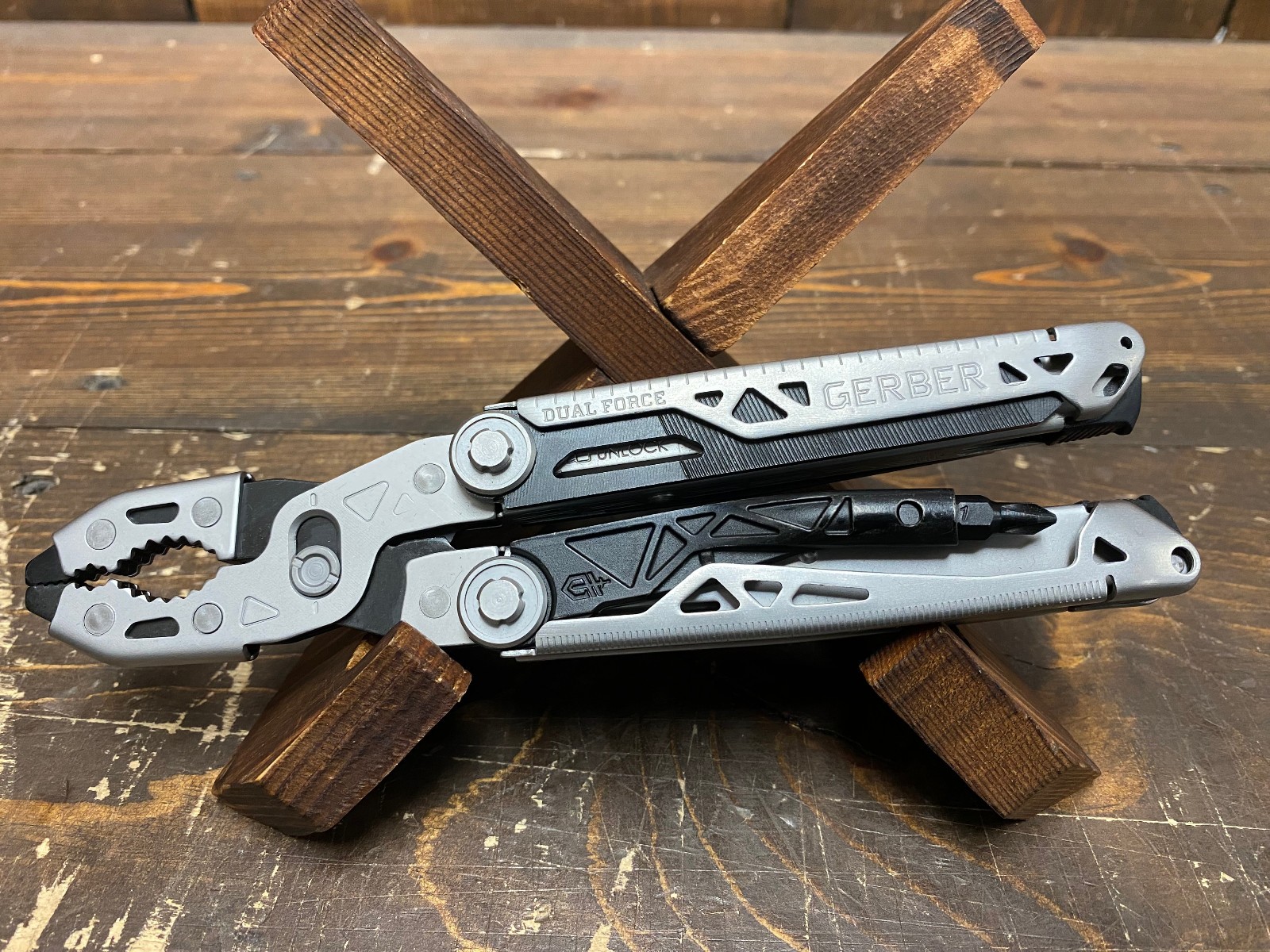 Gerber Dual Force Multi-Tool | 12 tools | 12oz | Stainless | 3.25″ Blade | Lock