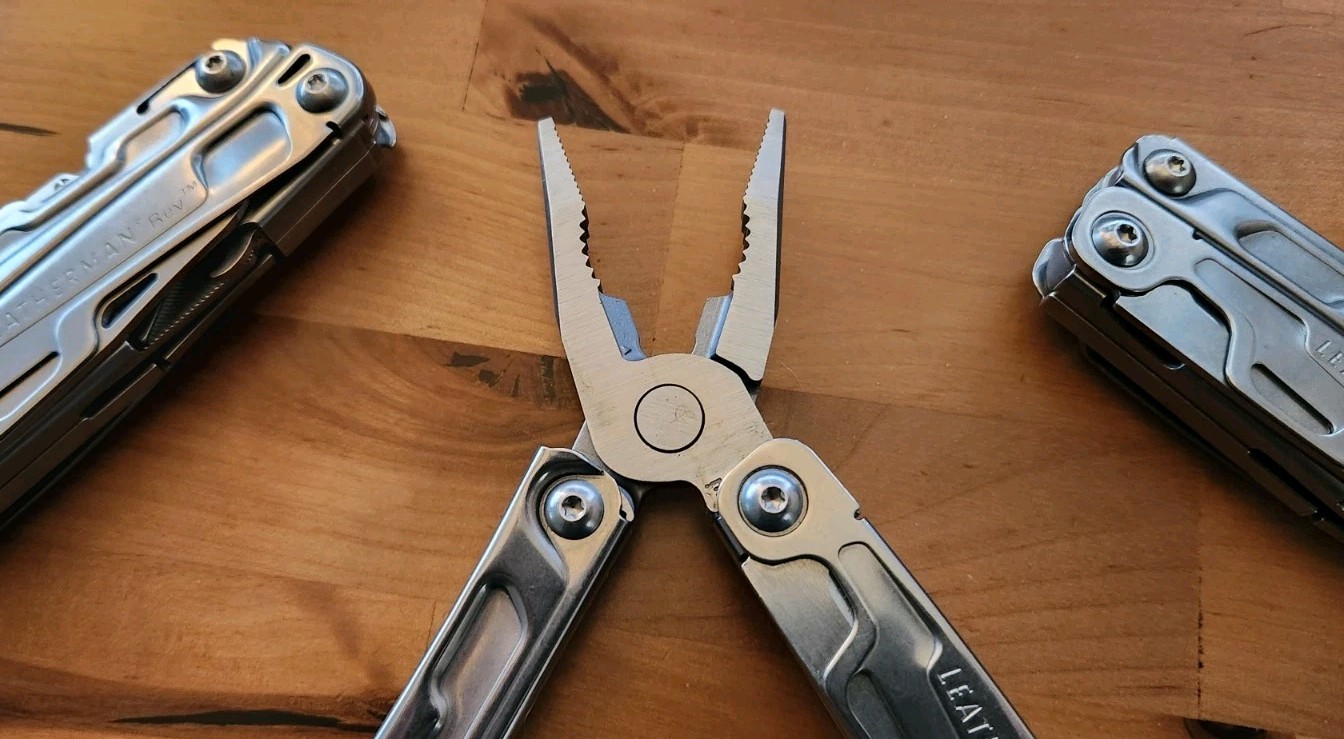 Leatherman Rev Multi Tool Knife Pliers Screwdrivers Blade – QTY 1