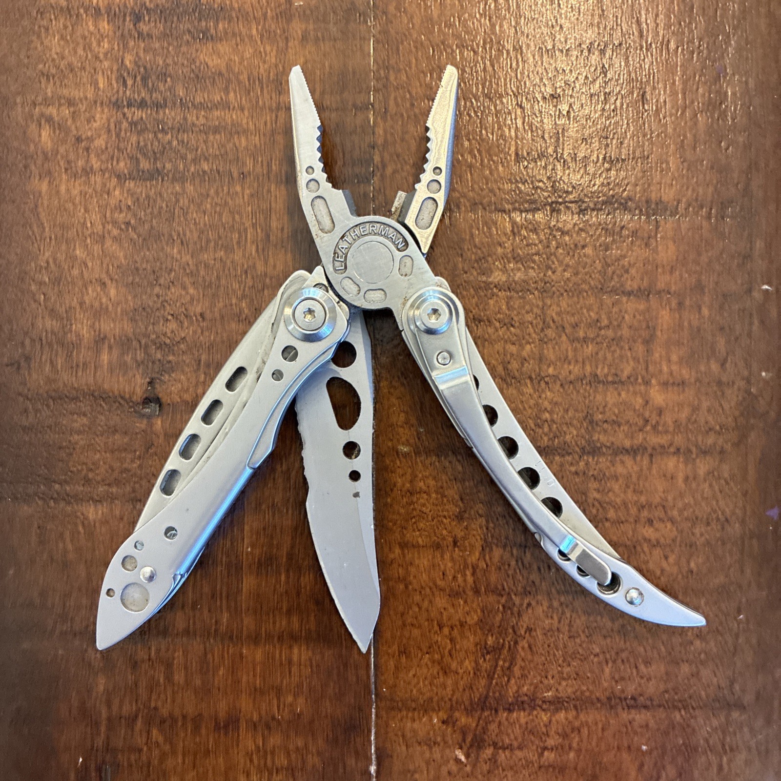 Leatherman Freestyle Multi-Tool – Discontinued – Excellent