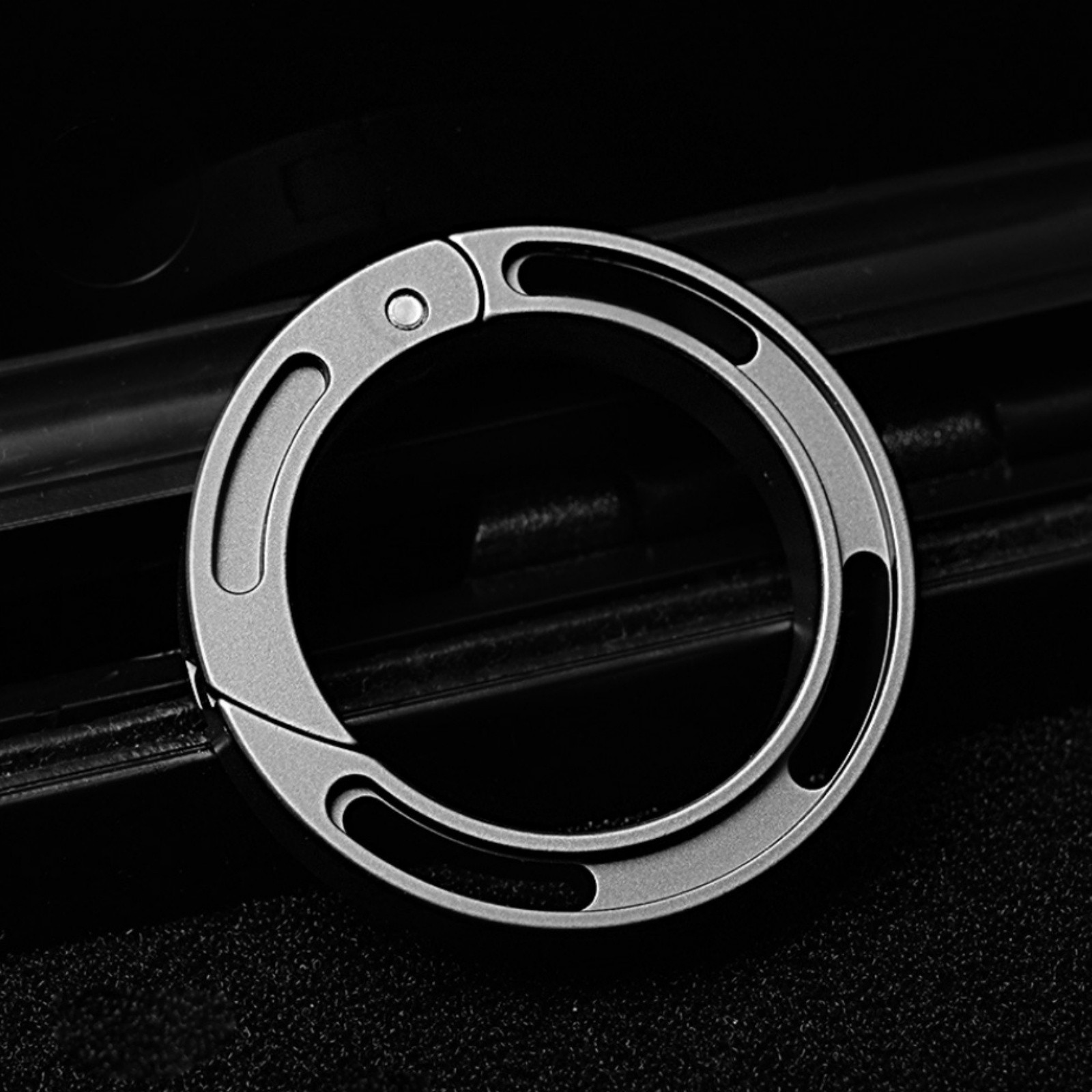 Titanium Alloy Round Keychain Ring Press Clip EDC Car Waist Hanging Pendant