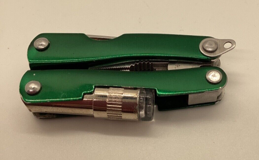 Cabela’s 2.75 inches long Multi-tool – Pre-owned
