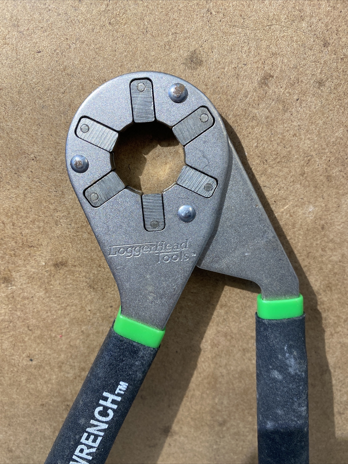 Loggerhead Tools BWN8-01B-01 8 in. Adjustable Bionic Wrench Nickel Finish
