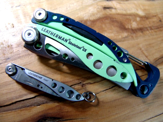 LEATHERMAN SKELETOOL CX-NAVY BLU & NEON GREEN-MULTI TOOL & RETIRED STYLE-EXCLN-2