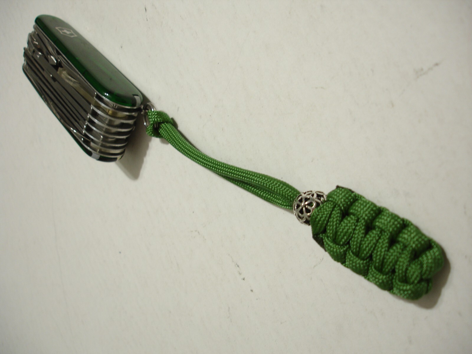 GREEN 550 PARACORD SILVERTONE METAL BEAD KEY CHAIN / KNIFE LANYARD USA MADE NEW