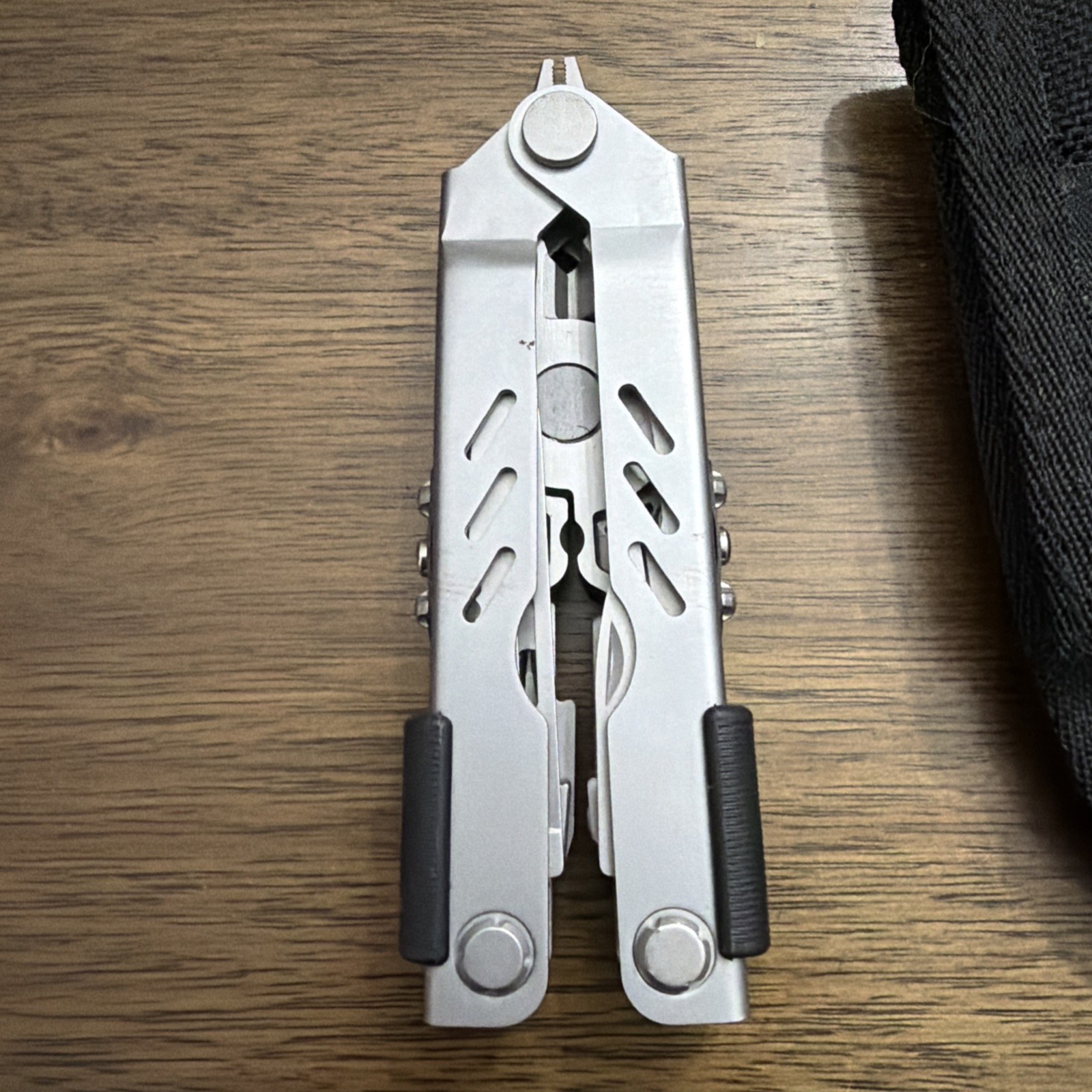 Gerber Fisherman Multi-Plier Multi Tool MP400 Compact Sport