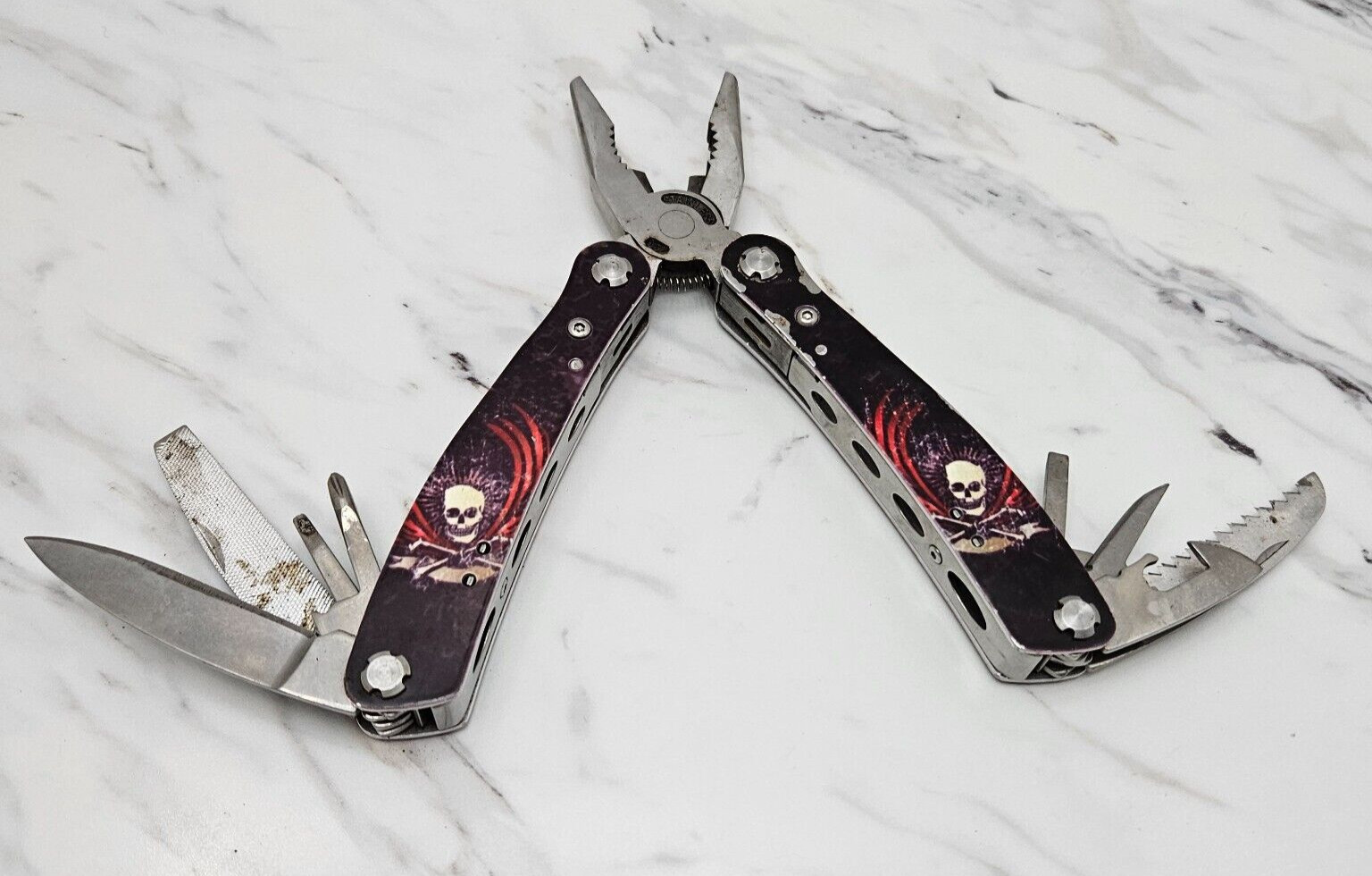 Iron Bridge Tattoo 9 in 1 Multi Tool Tattoo Skulls Design