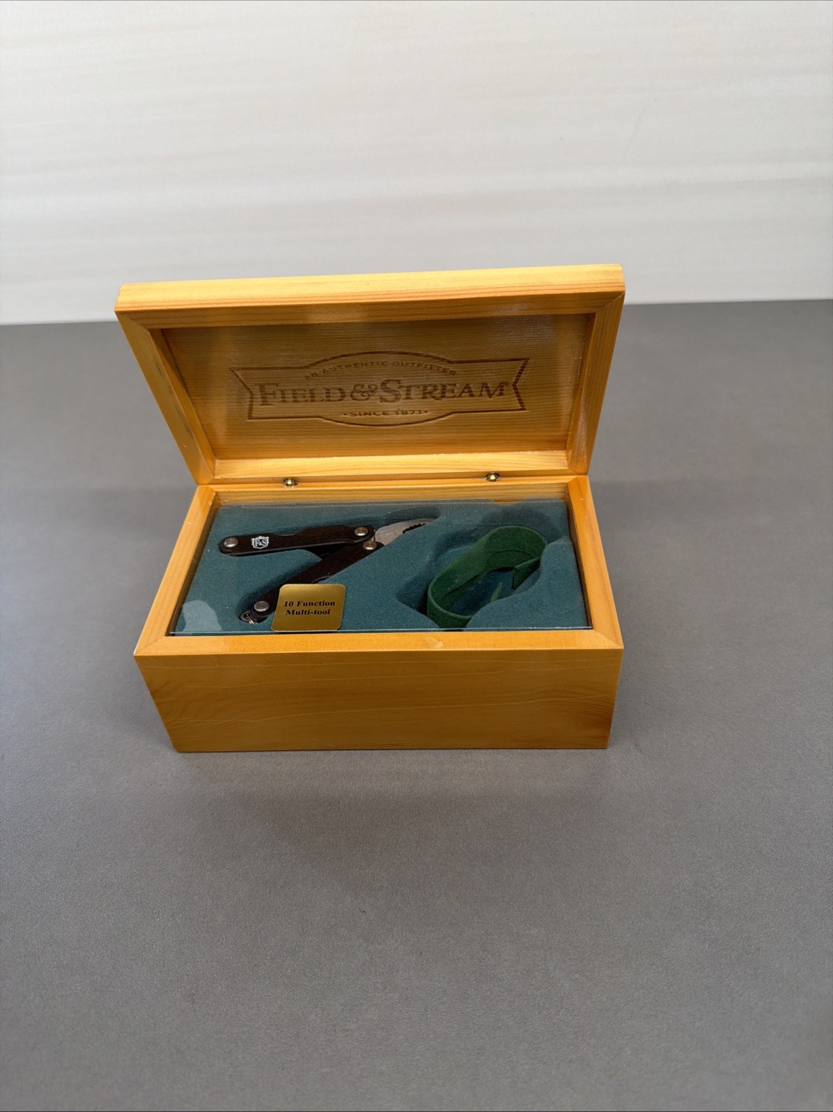 Field & Stream Multi Tool 10 Function In Wooden Box Bt17