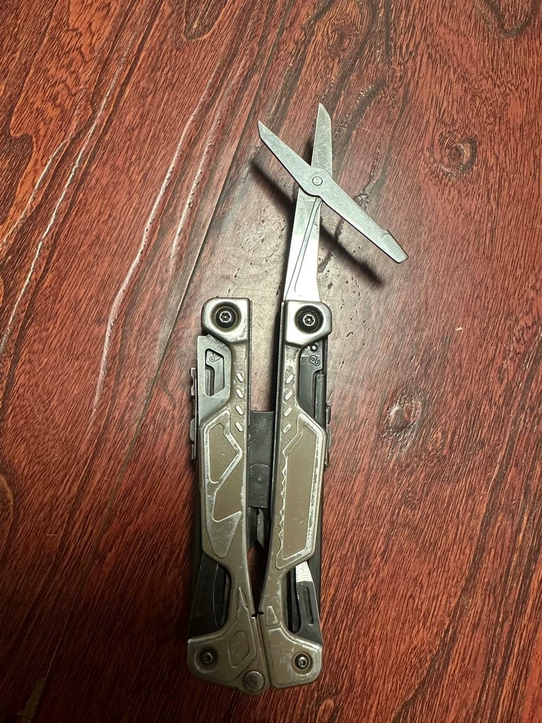 Scissor Replacement for Leatherman OHT – Installed Saw Blade Slot Upgrade Kit