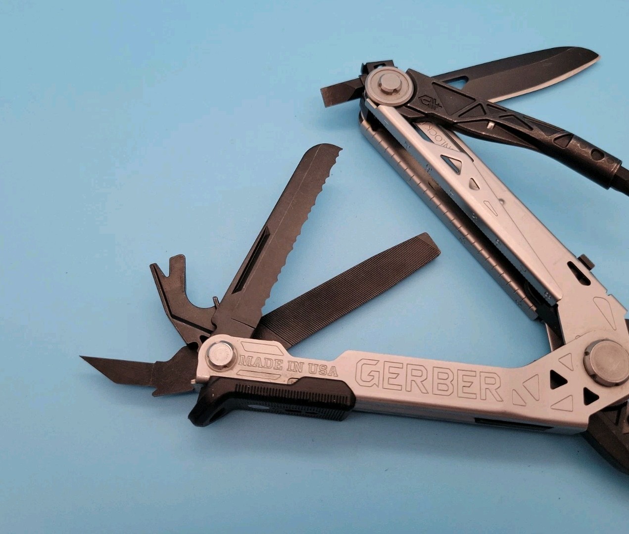Gerber Center Drive Multi-Tool w/Sheath – Black/Silver – Pliers, Knife – USA