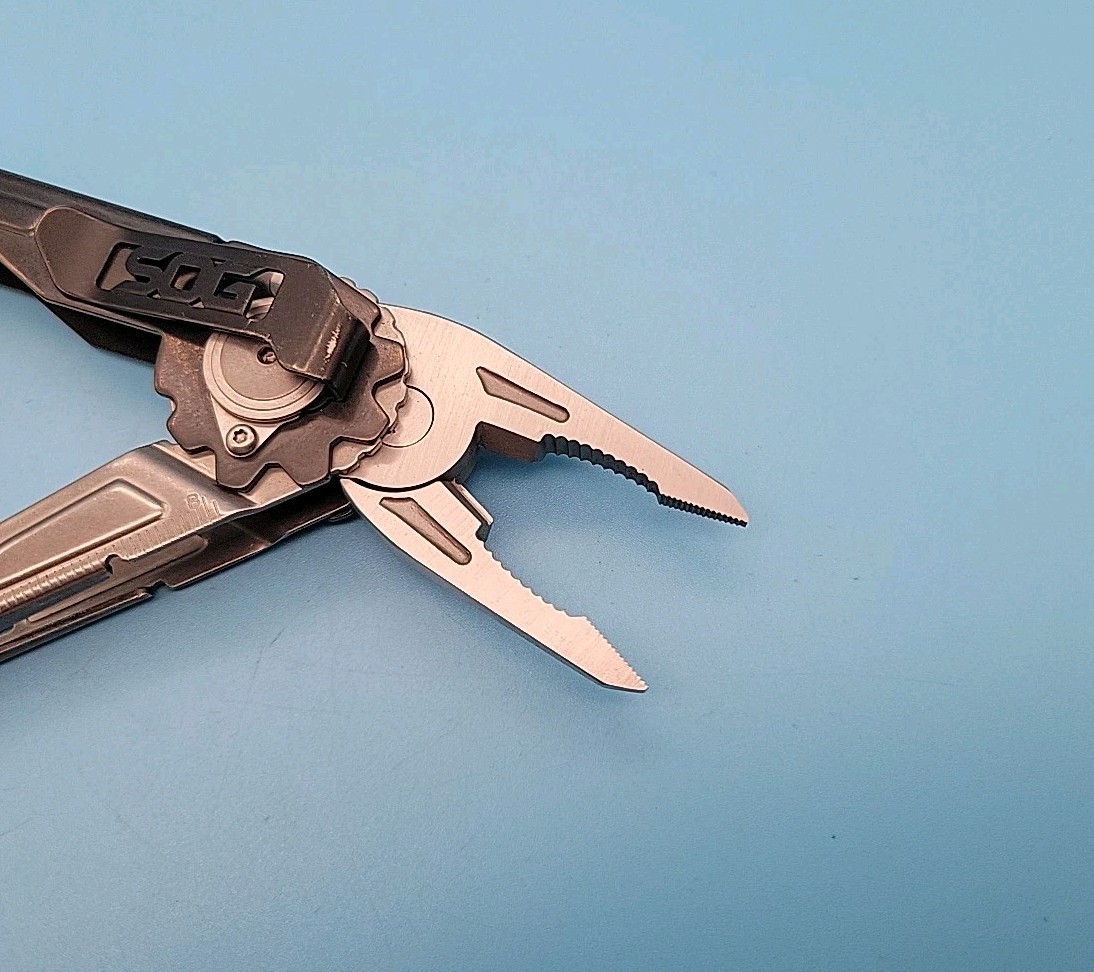 SOG Switchplier 2.0 Multi-Tool w/ One-Hand Plier Deploy – Knife, File