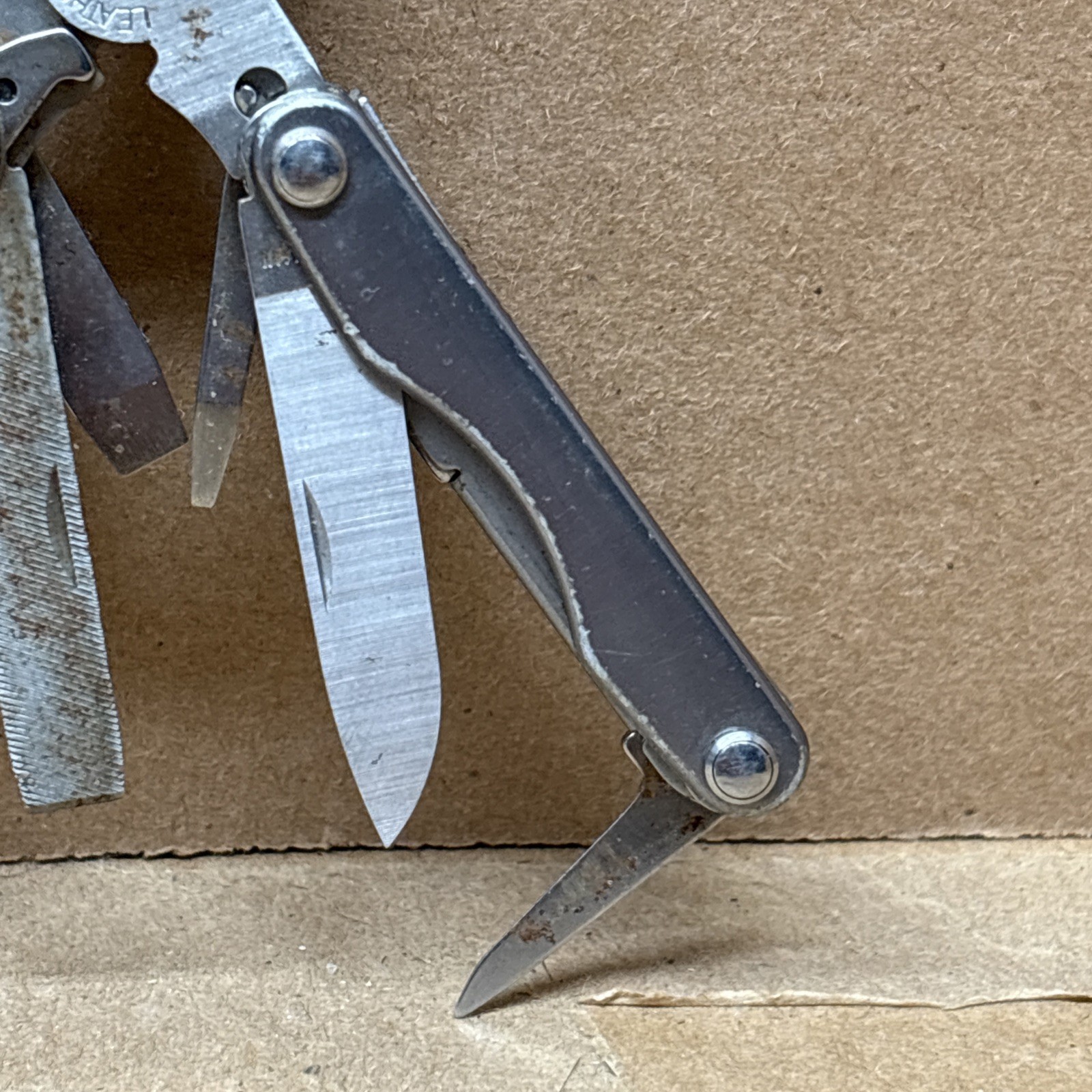 Leatherman Squirt P4 Gray Keychain Multi Tool w/Pliers Excellent Used Condition