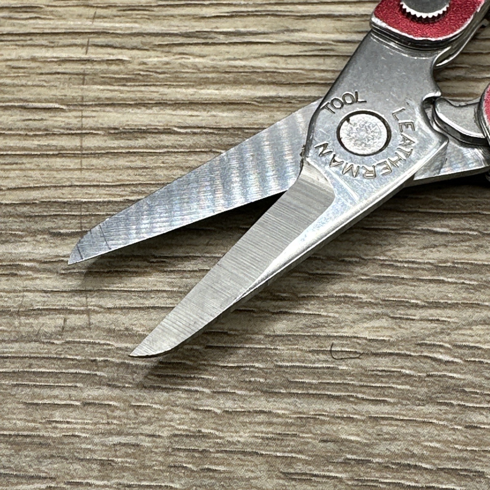 Leatherman Micra Multi-Tool, Knife, Scissors, Key Ring, Red!
