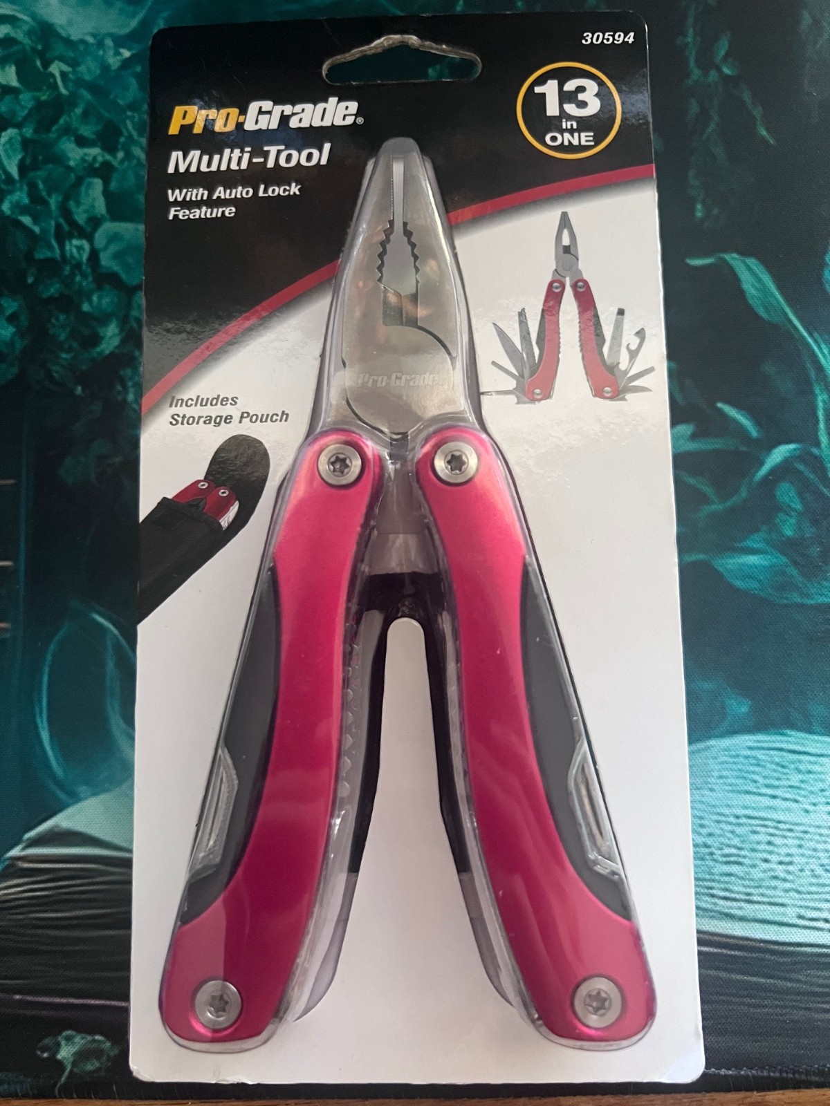 Pro-Grade_Multi-Tool_with Auto Lock Feature_13 in One_Includes Storage Pouch_NEW