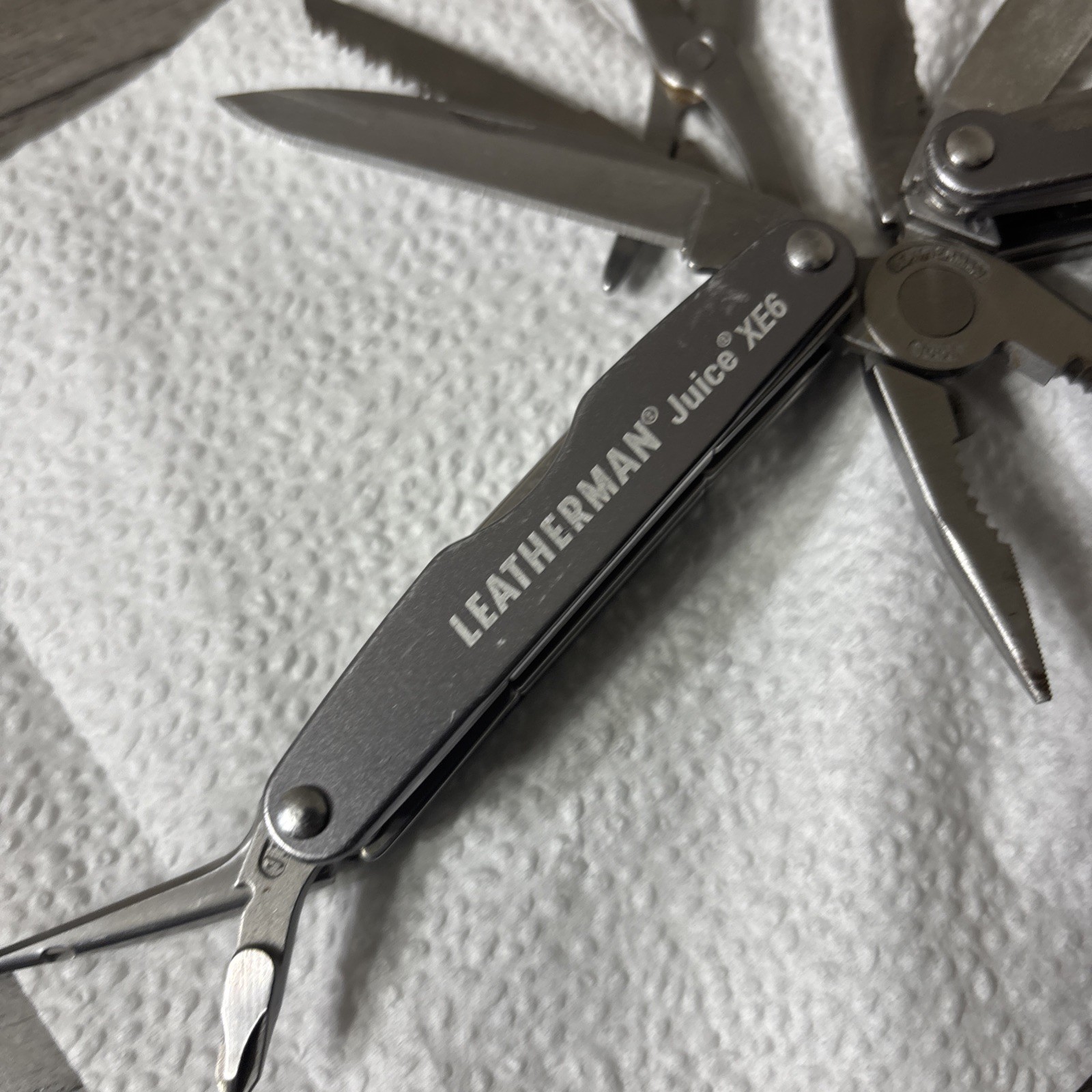 Leatherman Juice Xe6 Multi-Tool 18 Tools Gray