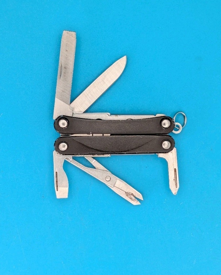 Leatherman SQUIRT PS4 Multi-Tool With Pliers Scissors Knife BLACK!