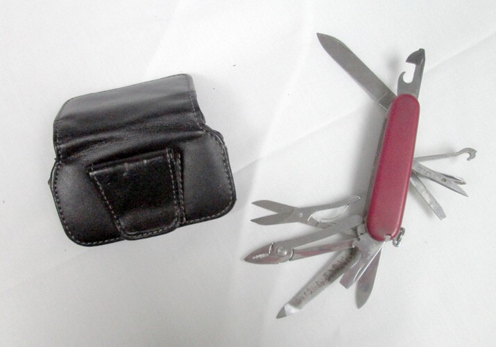 Swiss Army Knife OFFICIER SUISSE VICTORINOX SWITZERLAND 13 Tool Pocket Knife