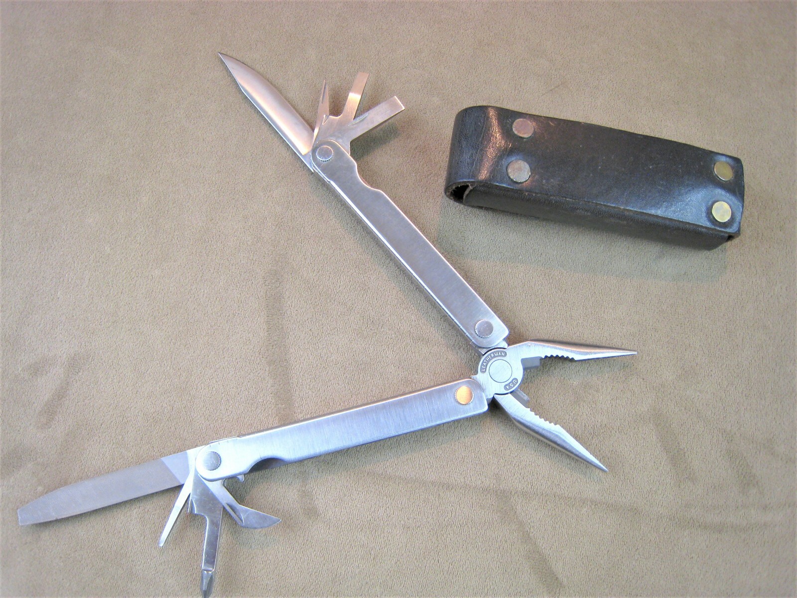 TIGHT! VINTAGE USA LEATHERMAN TOOL US. REG. TM 1325473 MULTI-TOOL KNIFE PLIERS