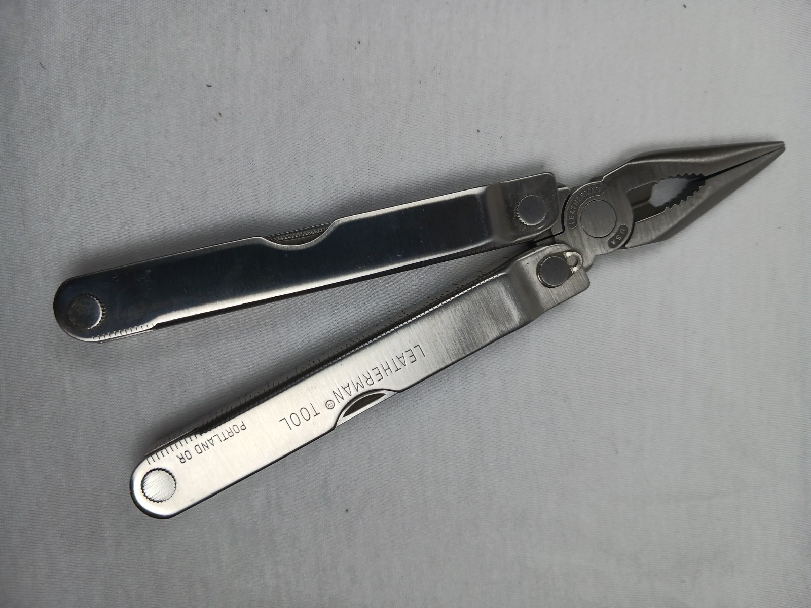 Leatherman Pocket Survival Tool PST 12-in-1 Straight Edge w/ Sheath Box Guide