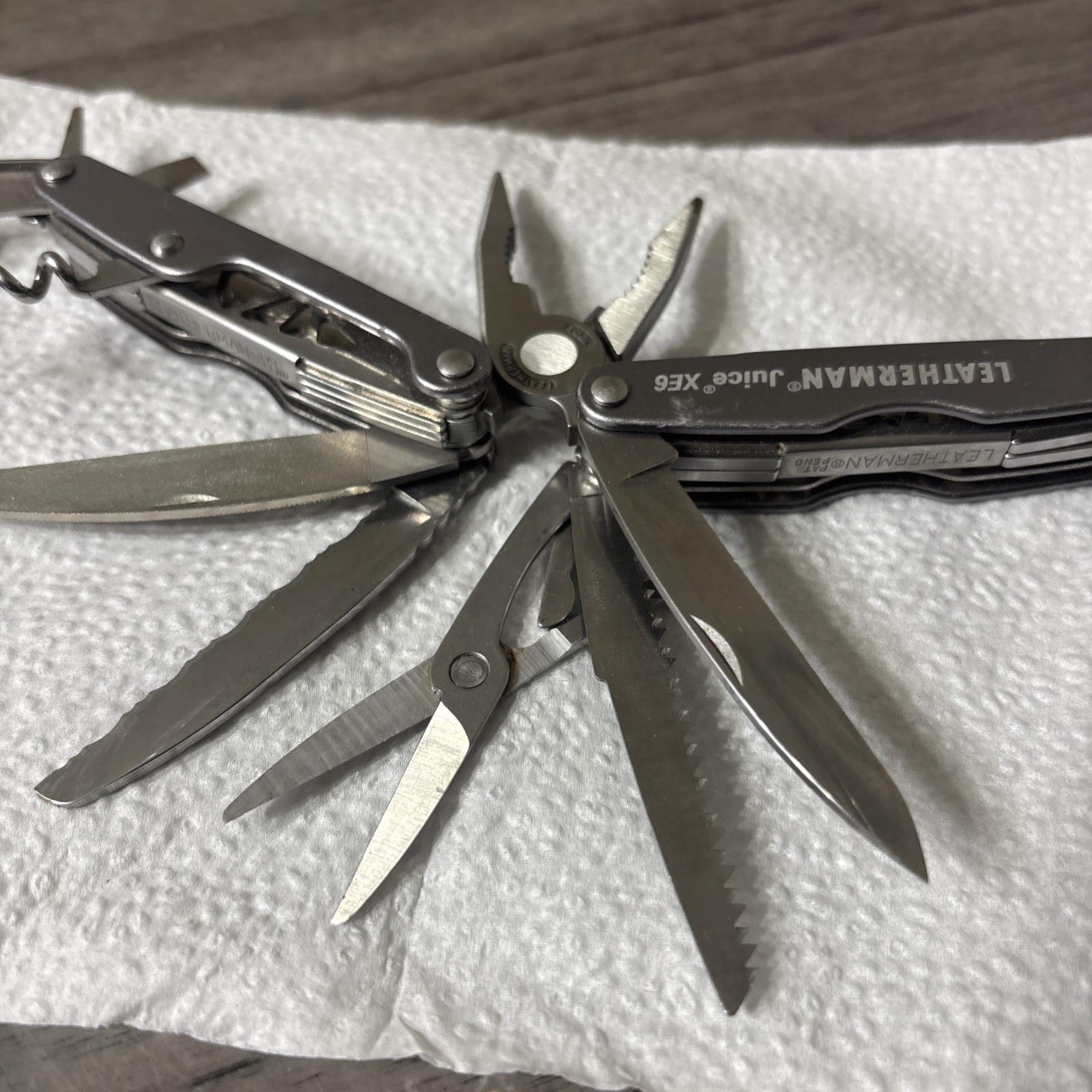 Leatherman Juice Xe6 Multi-Tool 18 Tools Gray