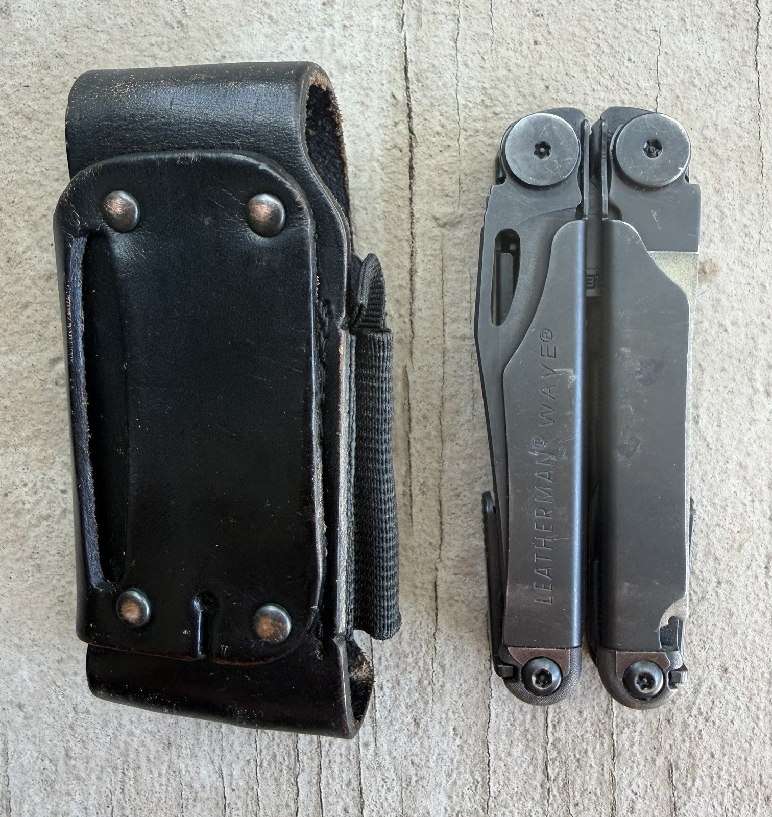 LEATHERMAN WAVE BLACK OXIDE STAINLESS STEEL FOLDING MULTI TOOL IN LEATHER SHEATH