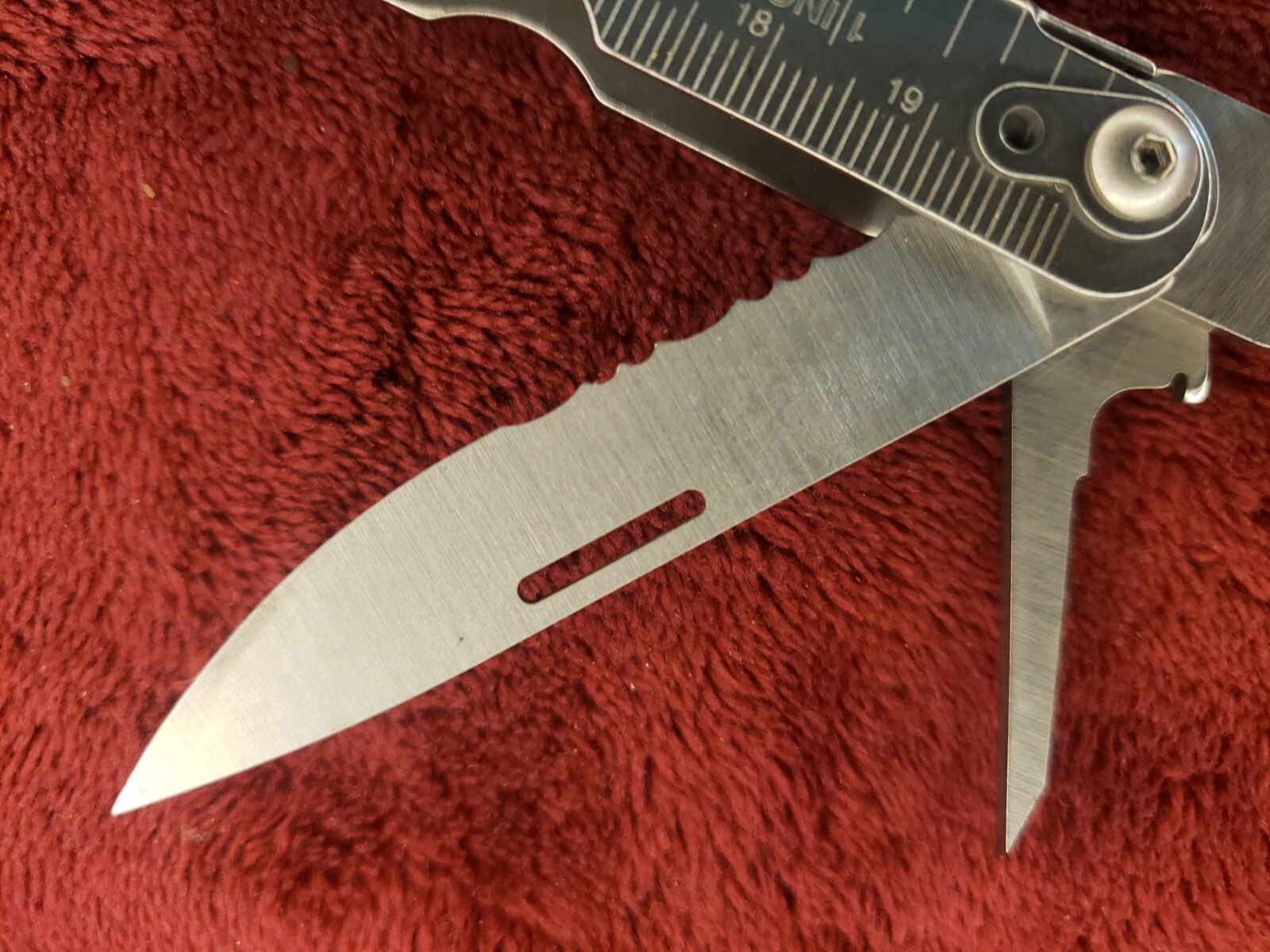 SOG PowerPlier PowerLock Multi tool Stainless read