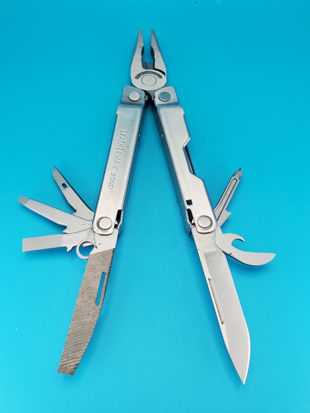 LEATHERMAN Bond Multitool, Stainless Steel Everyday Tool! With Sheath!