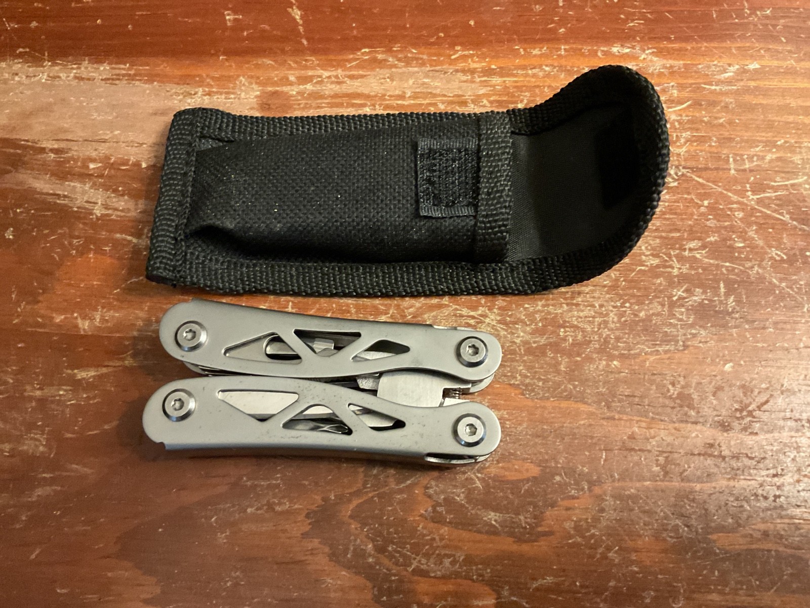 Multi Tool with 8 Separate Tools – 2 3/4” Long