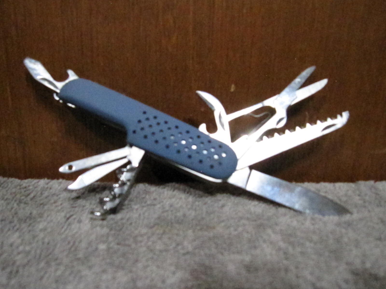 NEW=TRAIL WORTHY==OUTDOOR SURVIVAL KIT==NYLON CASE==BELT LOOP==STAINLESS STEEL