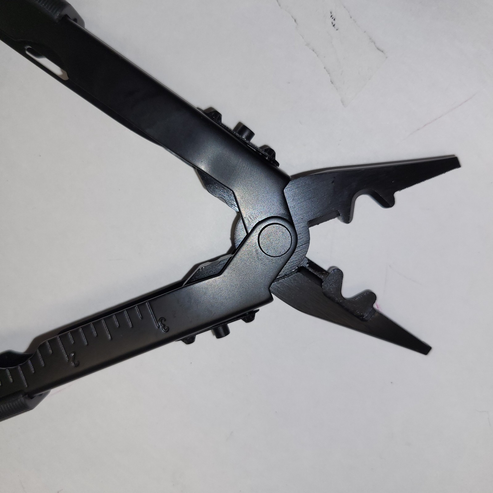 Multi tool 10 Tool Pliers Knife Screwdrivers Bottle Opener File Measure + Case