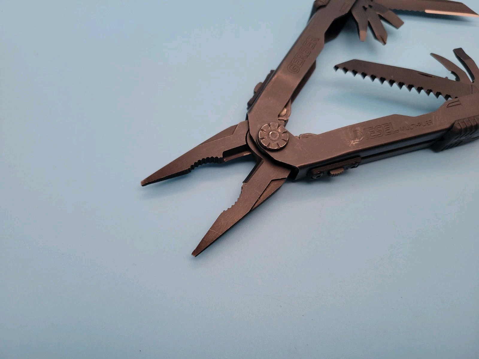 Gerber Diesel Multi-Tool – BLACK – Pliers, Knife, Scissors, Screwdrivers, Saw