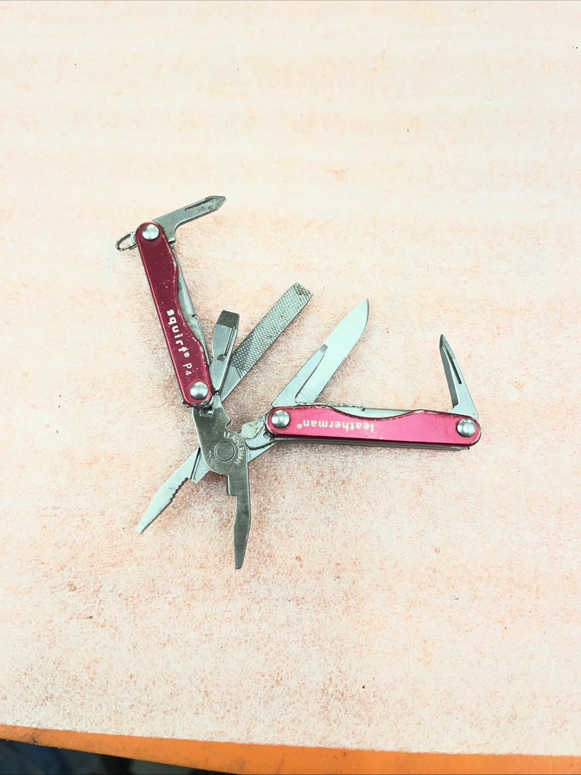 Leatherman Squirt P4 Multi-Tool Key Ring Red Pliers Knife File