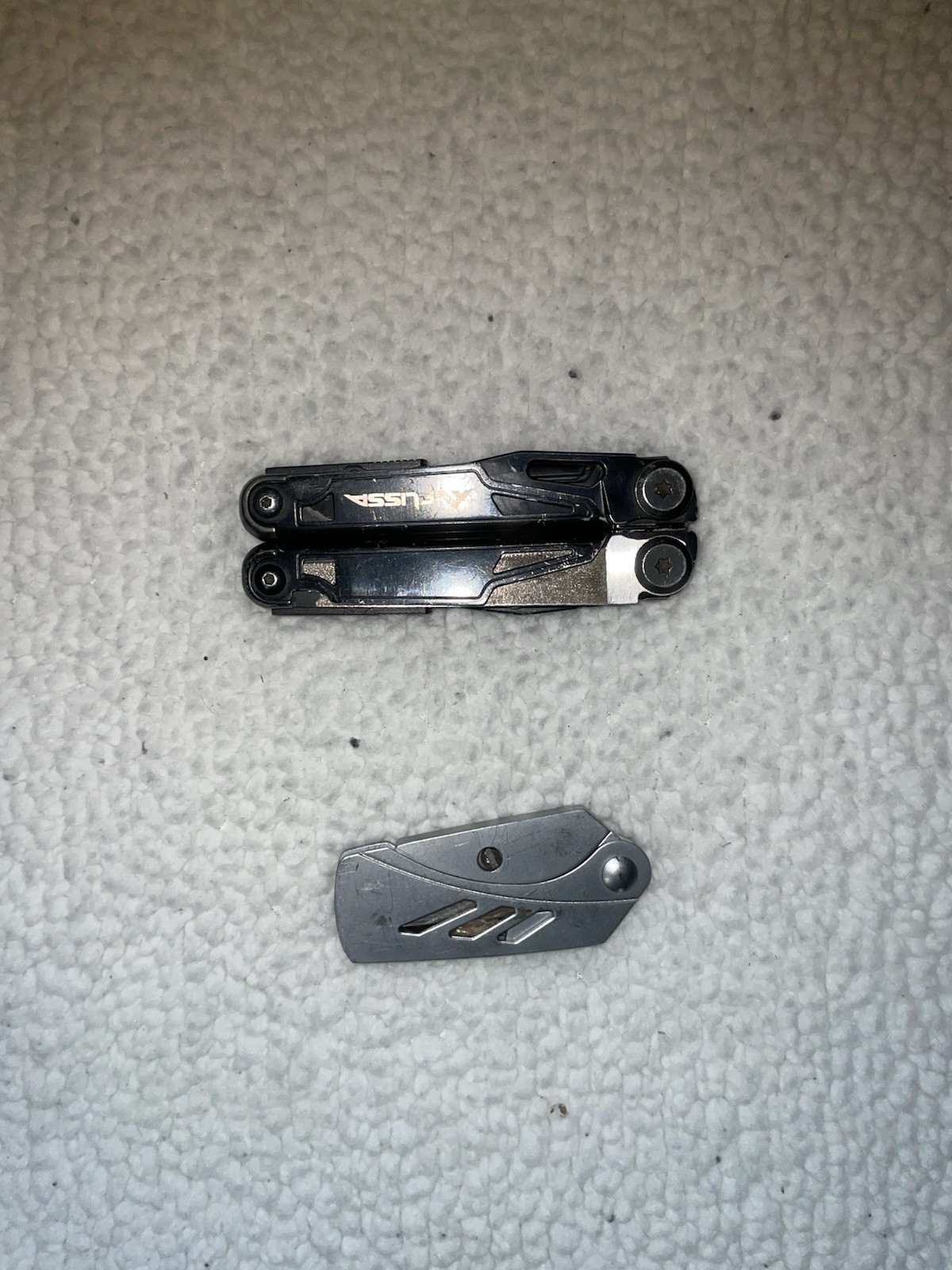 Flissa 18 In 1 Multitool And Gerber Utility Knife