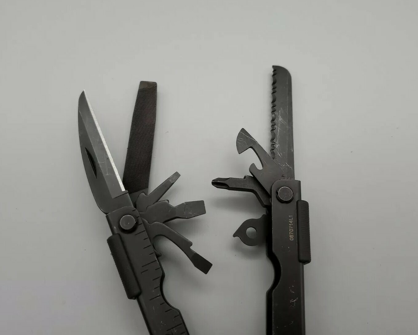 Gerber Multiplier MP600 Multi-Tool Black Needle Nose Pliers Carbide Cutters