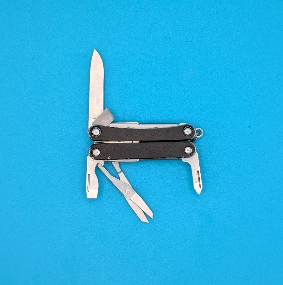 Leatherman SQUIRT PS4 Multi-Tool! BLACK! *broken nail file & scissors spring*