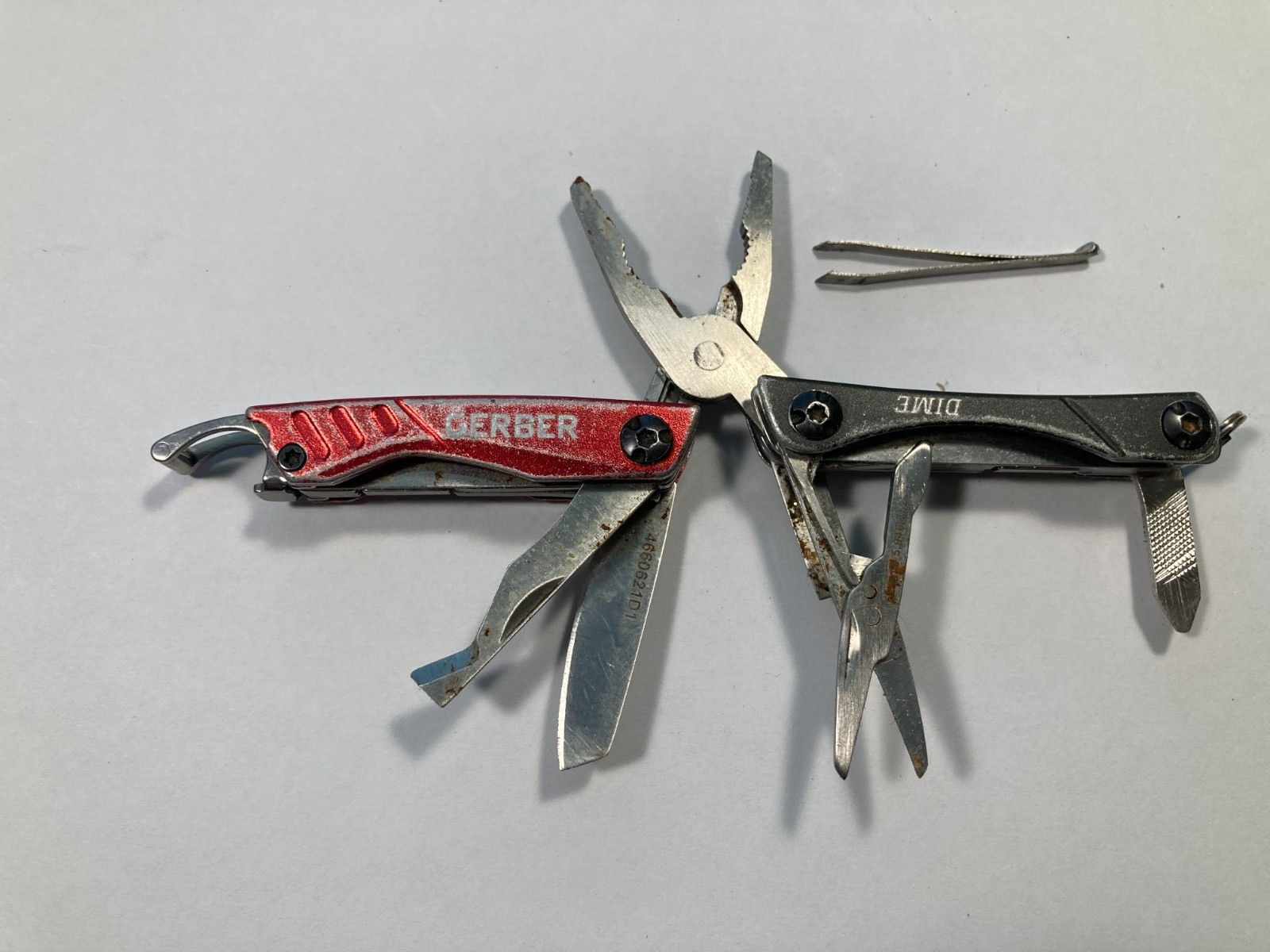 Gerber Dime Mini Multi-Tool, Knife, Pliers, Scissors, Red (B)