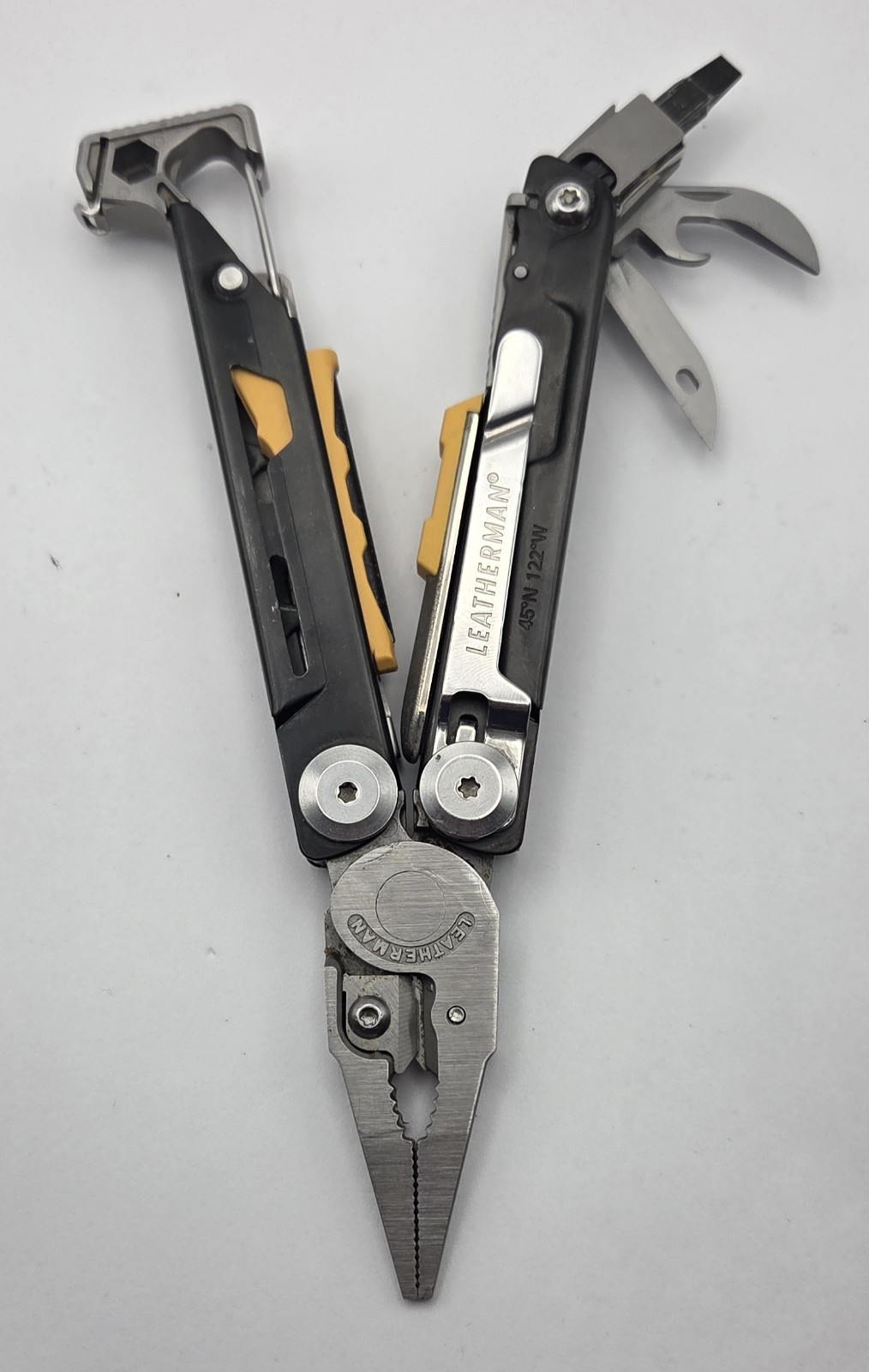 Original Leatherman Signal Survival Multi-Tool Black / Yellow Finish