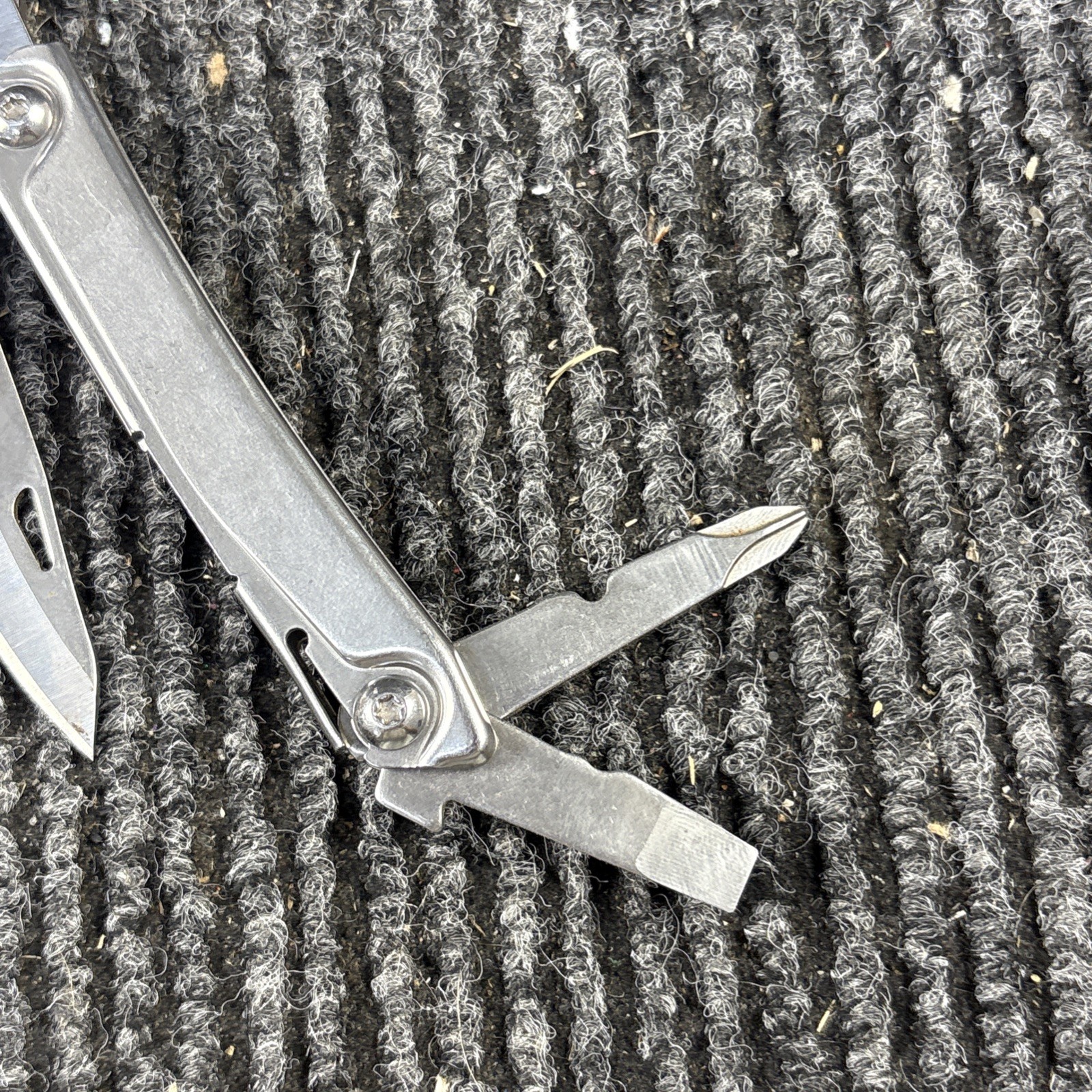Leatherman Rev 3.8″ Multi-Tool, Stainless! USED (049)