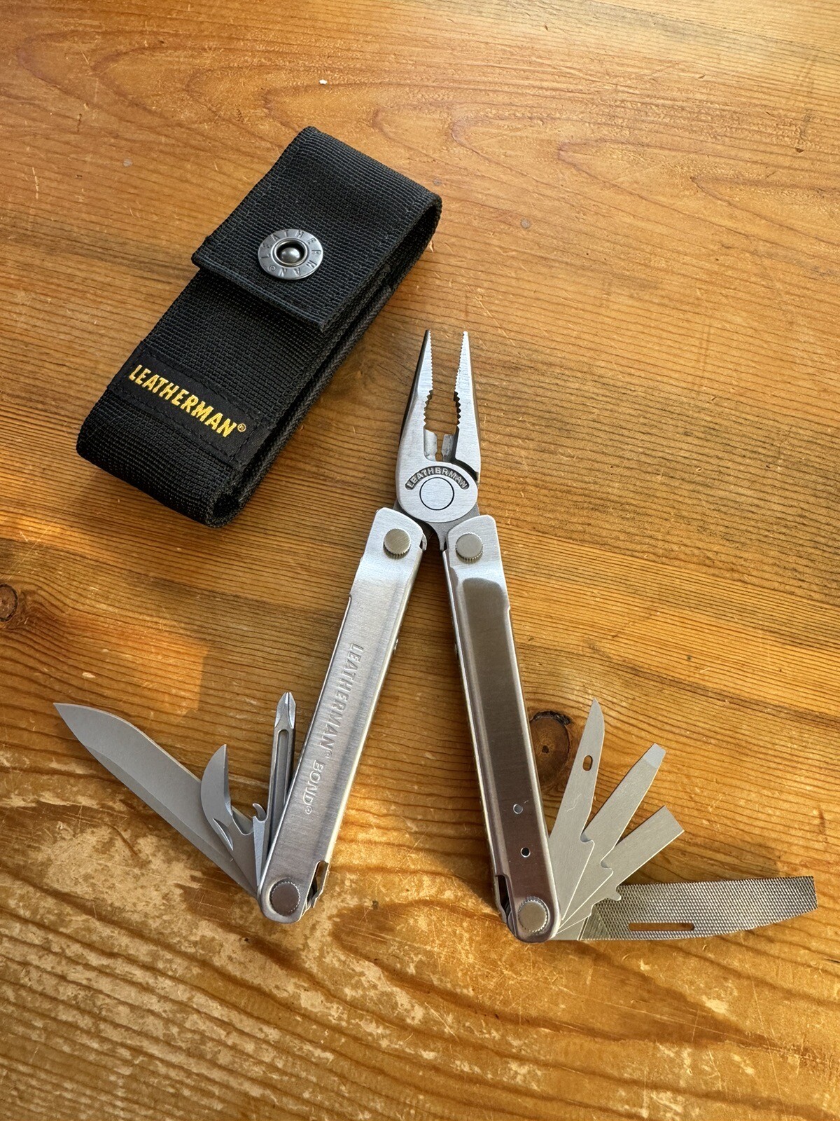 New Leatherman Bond Multitool W/ Sheath