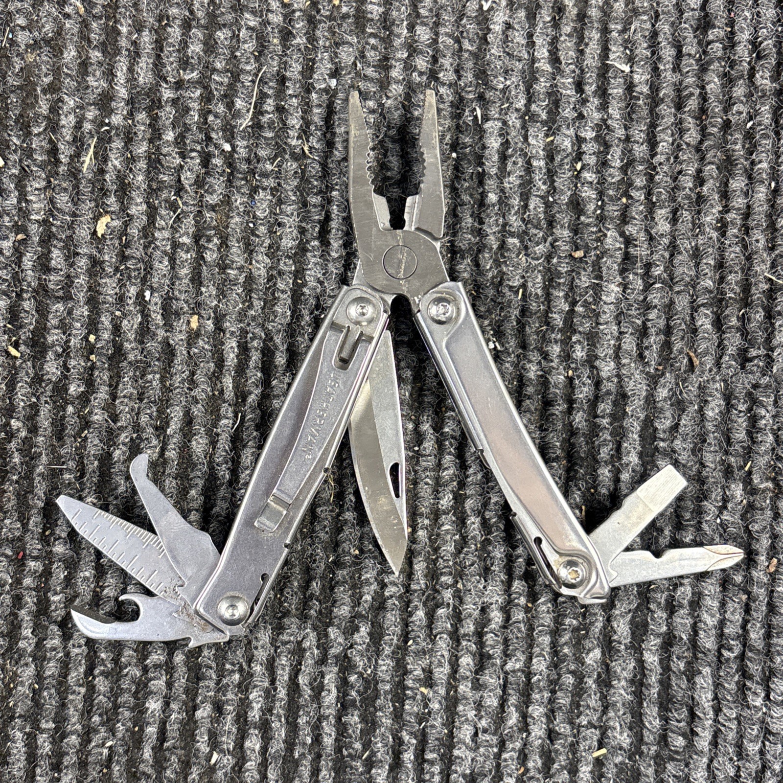 Leatherman Rev 3.8″ Multi-Tool, Stainless! USED (051)