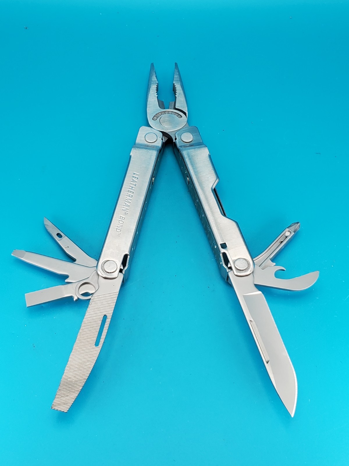 LEATHERMAN Bond Multitool, Stainless Steel Everyday Tool!