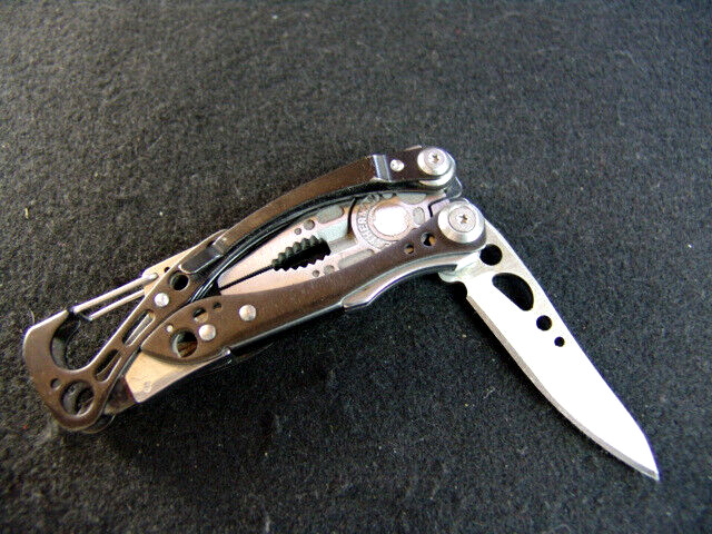 LEATHERMAN SKELETOOL CX-CARBON FIBER TRIM-EXCELLENT CONDITION-NEAR MINT