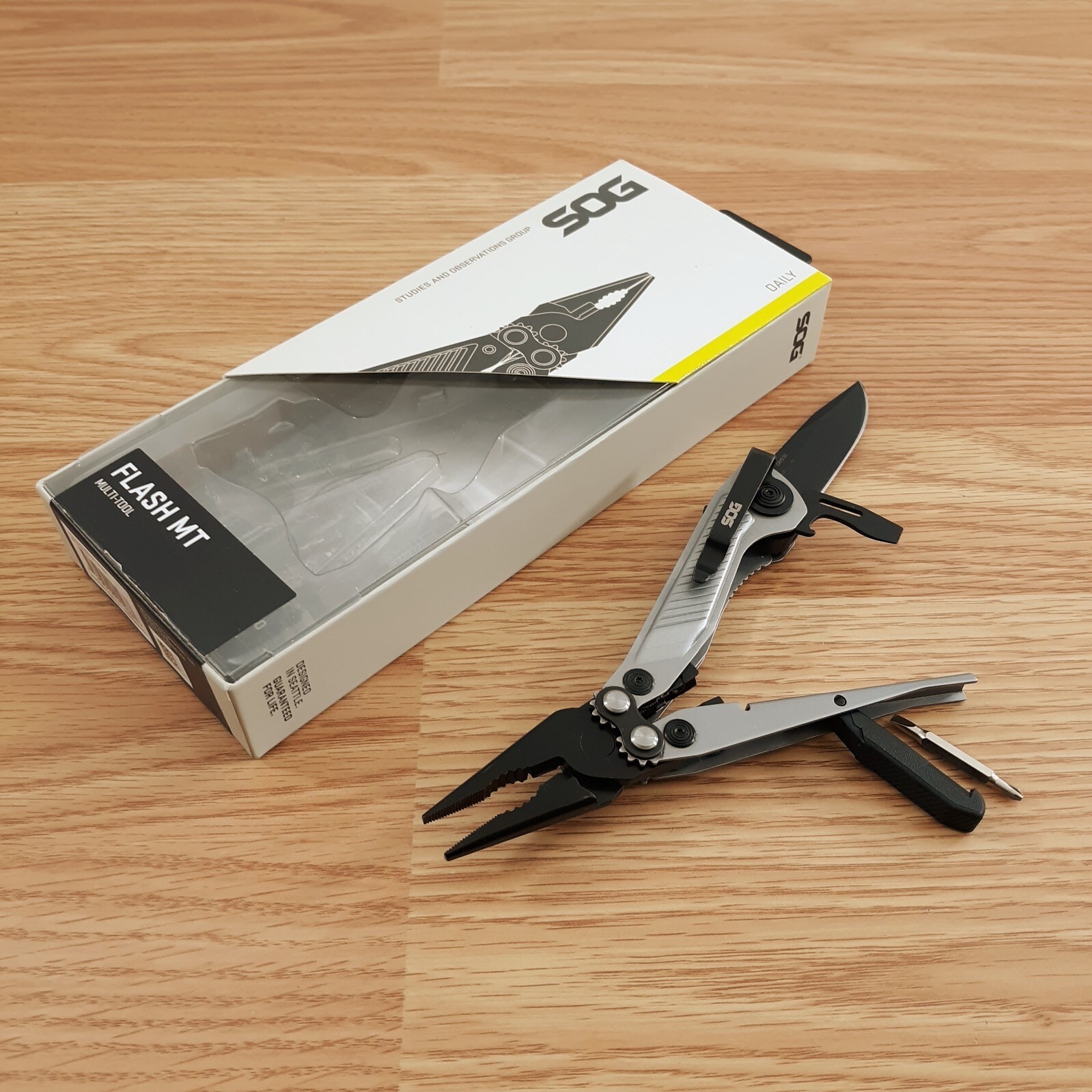SOG Flash-MT 7-In-1 Multi-Tool (Silver & Black)