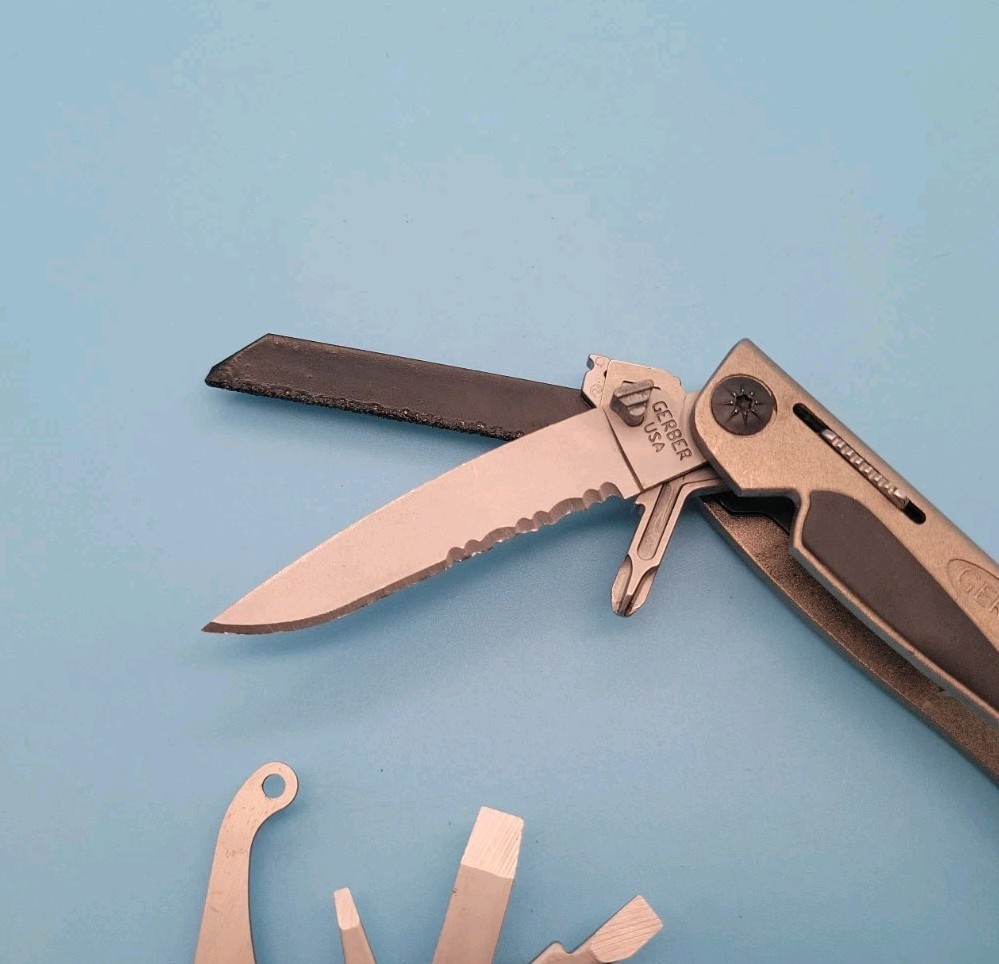 Gerber MP800 Legend Multi-Plier Multi Tool – Carbide Cutters Pliers, Knife, File