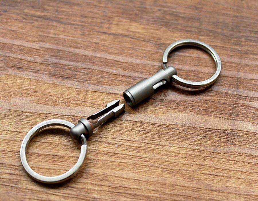 Hot Titanium Alloy Portable Quick Hanging Buckle Elastic Keychain KeyRingPendant
