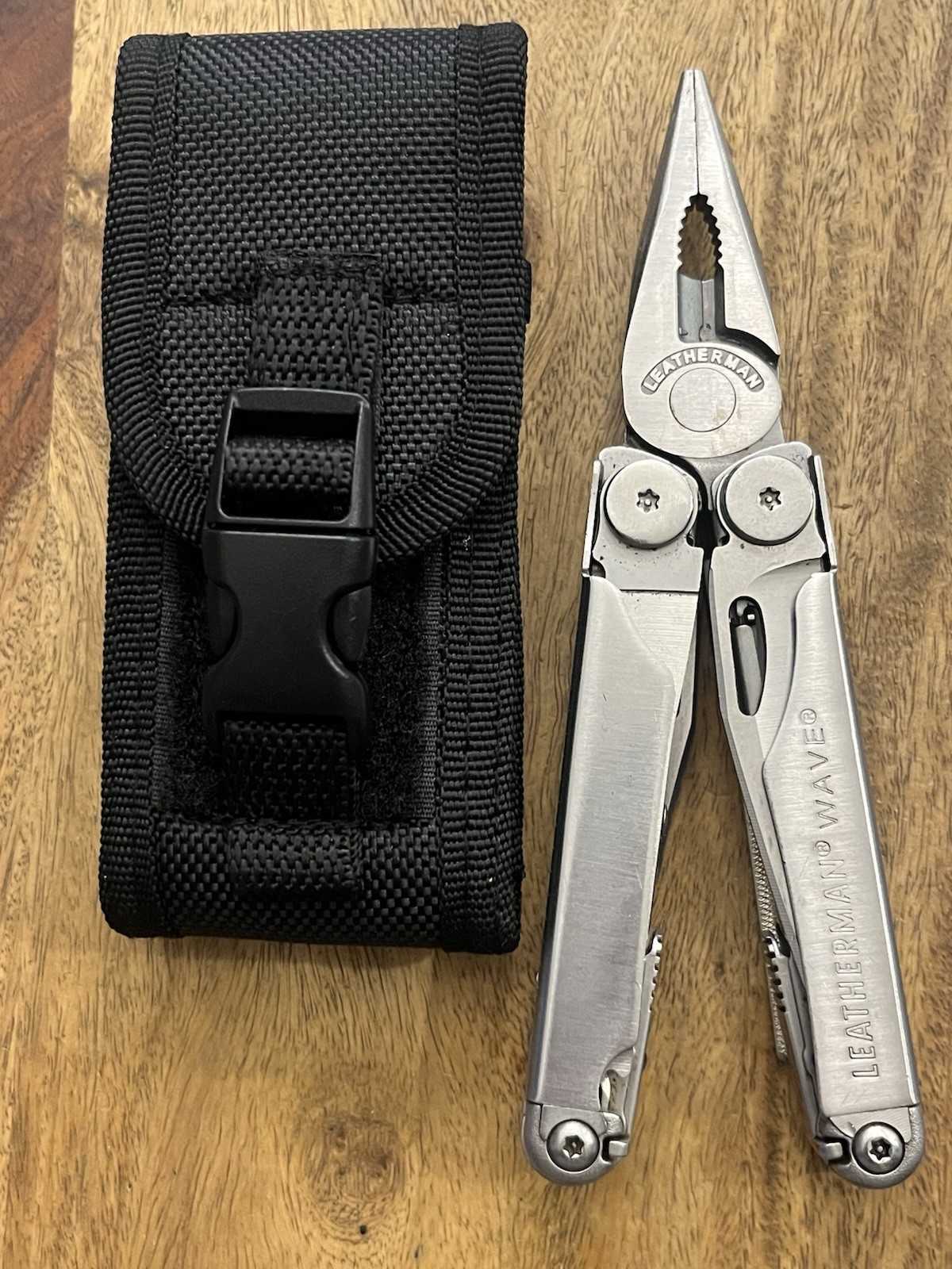 Leatherman Wave Multi-Tool Knife Great Condition!! w/New Molle Sheath ~TASKCo