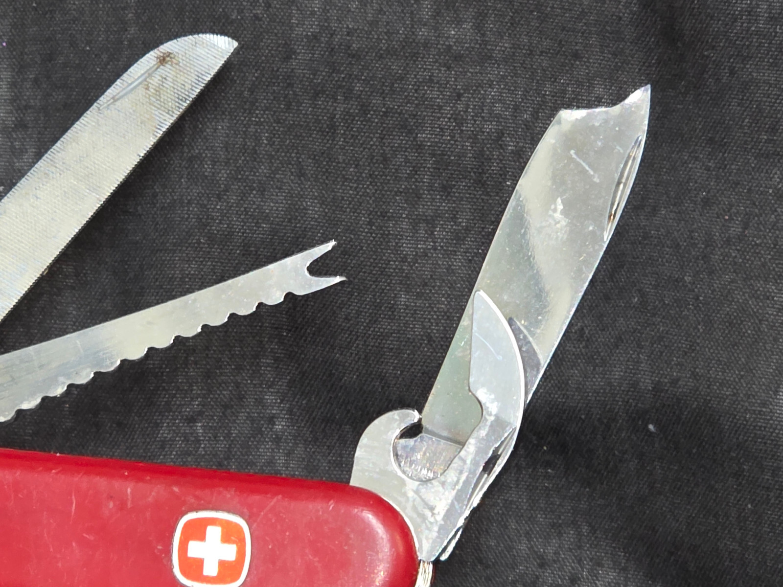 Victorinox Swiss Army Multi-Tool, Hiker Pocket Knife ( 11 FUNCTION )
