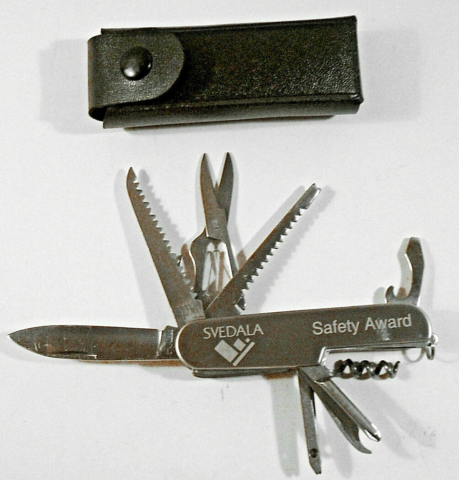 STANSPORT 11 FUNCTION MULTI-TOOL WITH SNAP CLOSE CASE