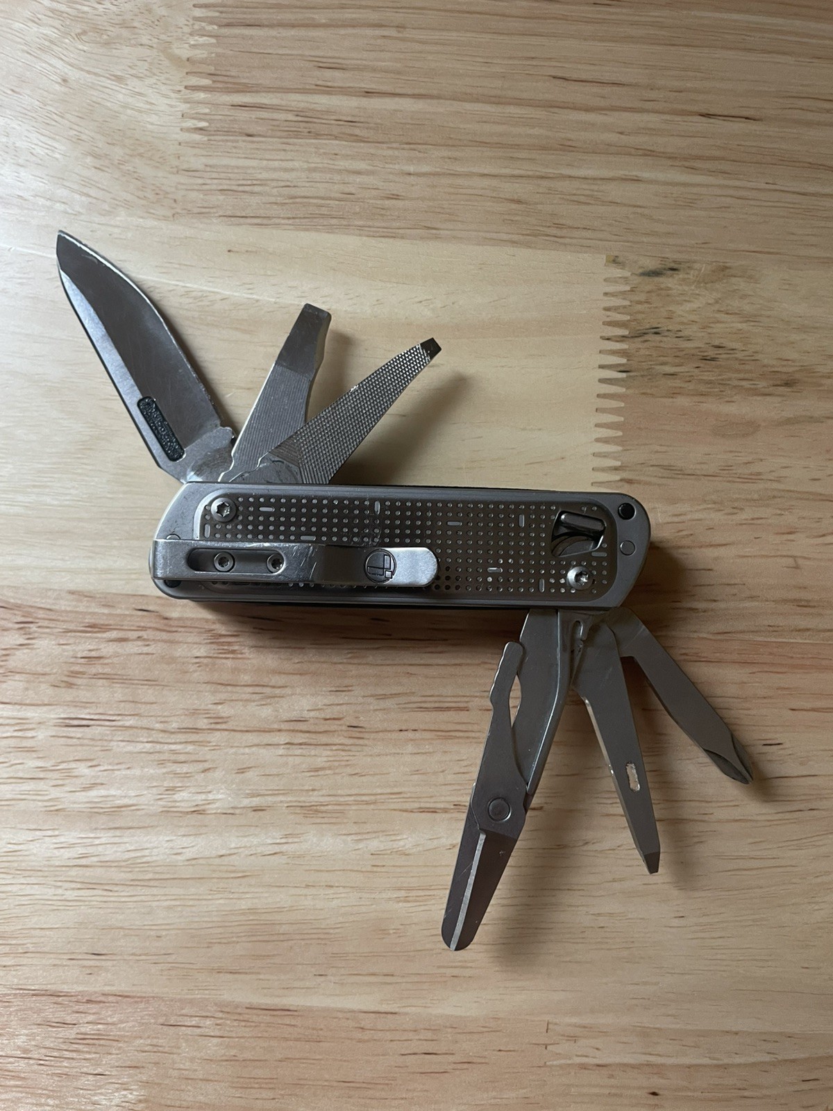 Leatherman Custom Free T4 Multi-Tool w/inserts for Victorinox Scale Tools